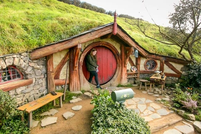 Get a picture in a Hobbit hole